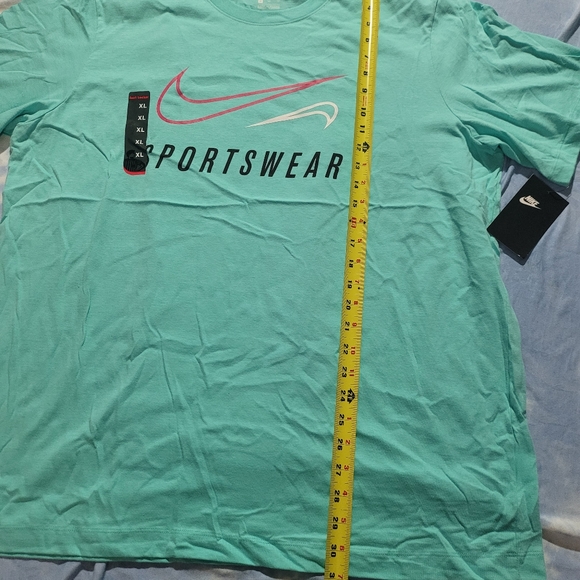 Nike Tshirt - Picture 3 of 4